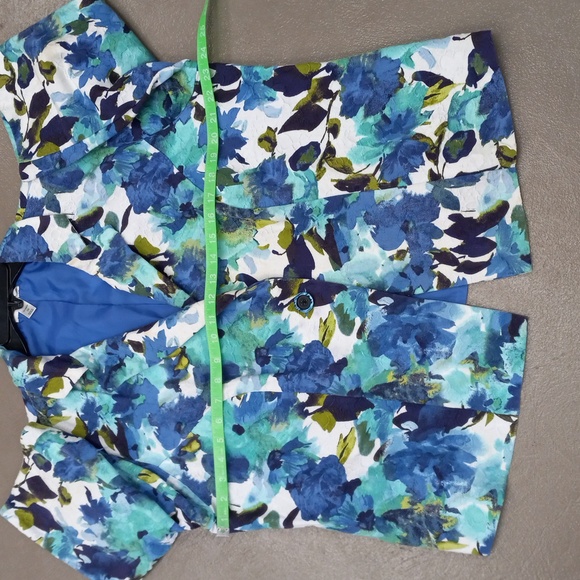 Dressbarn woman Blues,Greens, and White,Floral,3/4 Length Sleeve,1 Button Blazer - Picture 5 of 10